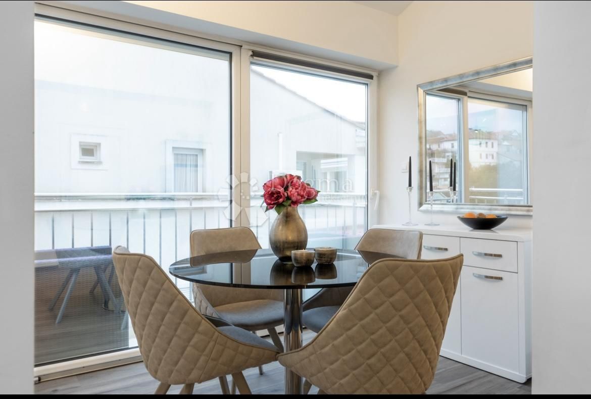 Apartman prvi red do mora - cover