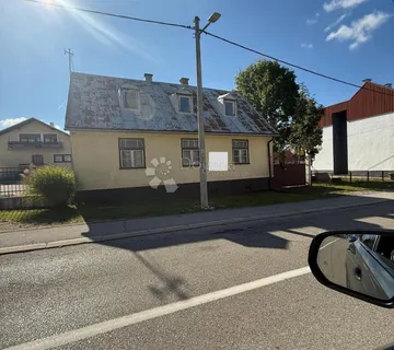 KUĆA U SAMOM CENTRU GOSPIĆA - cover