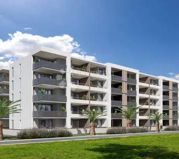 Prekrasan stan (S38) na 2. katu - cover