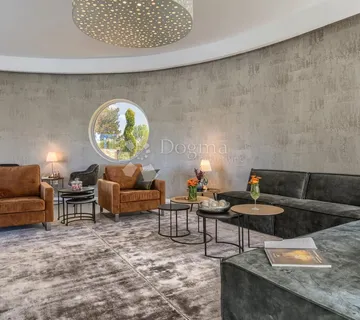 Jedinstvena vila na osami sa teniskim i golf terenom - cover