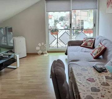 Trosoban stan u potkrovlju, Brda, Split - cover