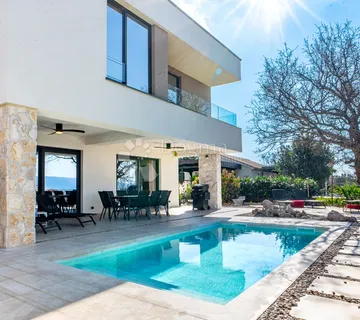 Luksuzna vila na mirnoj lokaciji - cover