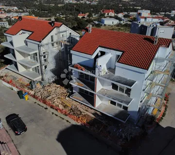 ROGOZNICA- STAN NA DRUGOM KATU S POGLEDOM z2 s6 - cover