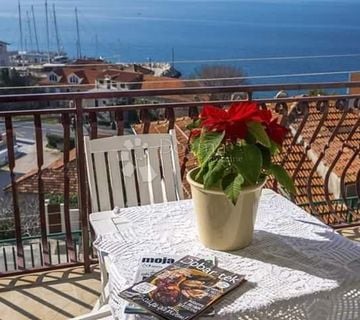 Prodaja dva zasebna apartmana s pogledom na more - cover