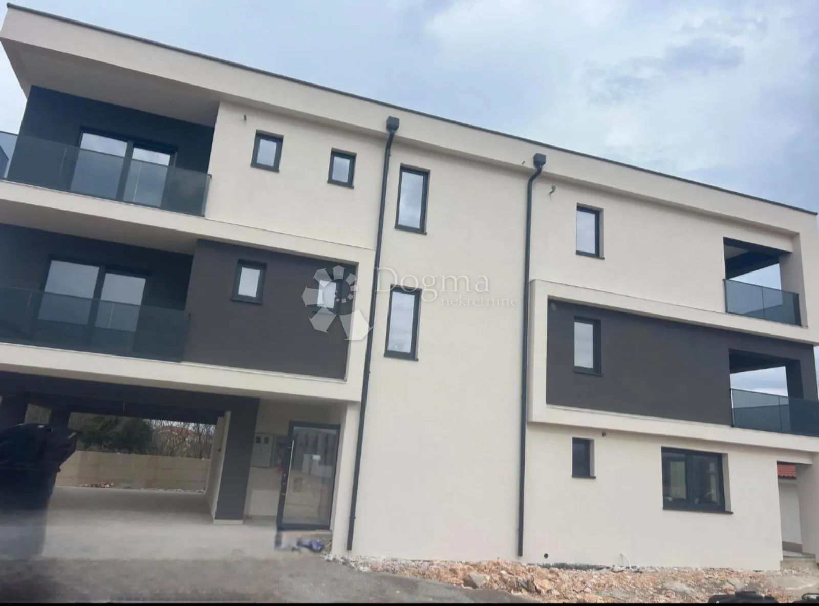 KRK VRBNIK-PENTHAUS SA PANORAMSKIM POGLEDOM - cover