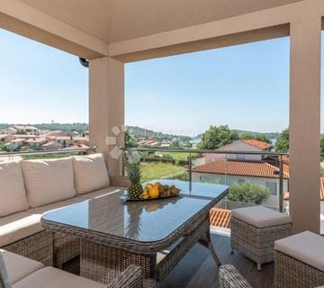 Penthouse 200 metara od mora s pogledom - cover