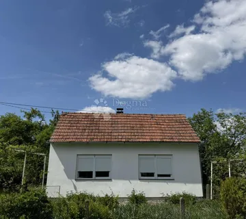 Obiteljska kuća u srcu malog mjesta – spoj seoskog mira i blizine grada - cover