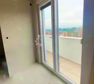 Prilika! Garsonjera s terasom, liftom i parkirnim mjestom u novogradnji ! - cover