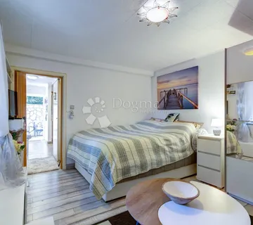 Dugoročni najam stana u Selcu - 20 m od mora! - cover