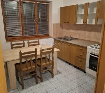 RENOVIRAN STAN S GARAŽOM I PODRUMOM CENTAR I.KAT - cover