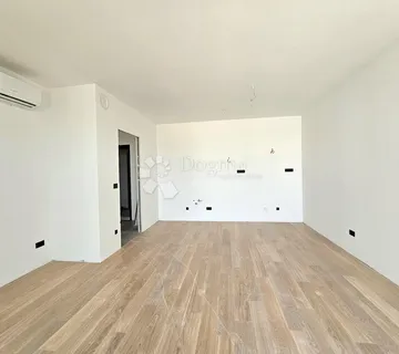 Stan +parking+ ostava,  lift - cover