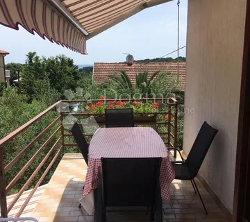 LJETNI POPUST! ŠARMANTAN APARTMAN 400 M DO MORA! PRILIKA - cover