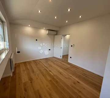 Kompletno adaptiran stan Kvatrić - cover