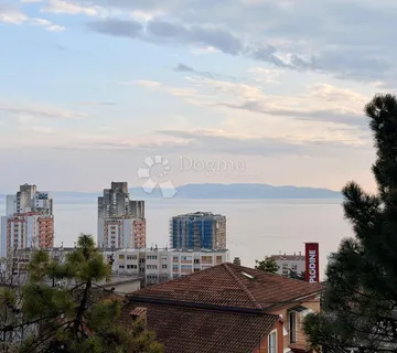 Prilika stan sa velikim potencijalom i pogledom na more - cover