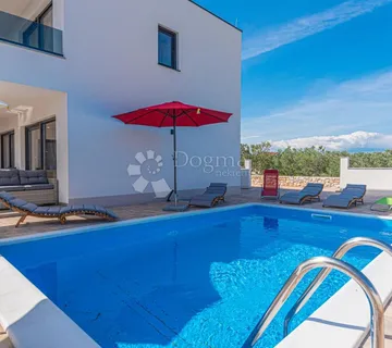 NOVOGRADNJA Vila s bazenom u blizini plaže Jadrija 140m2 - cover