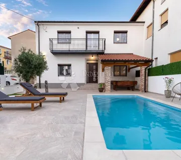 TOP PONUDA – KUĆA S BAZENOM, NOVI VINODOLSKI - cover