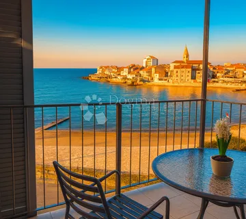 Pogled koji zaustavlja vrijeme – Prvi red do mora, Umag - cover