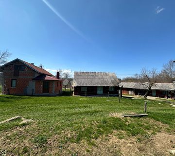 ŽITNIK IMANJE S VIŠE KUĆA I GRAĐEVINSKIH ZEMLJIŠTA - cover