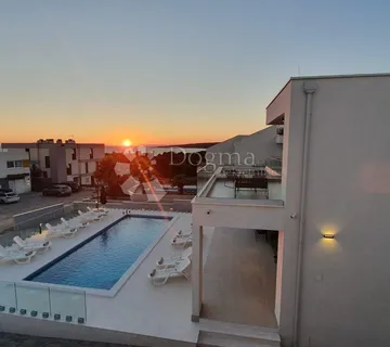 Ekskluzivna vila s bazenom u Novalji - cover