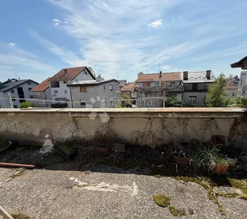 Prilika! Stan s velikom terasom - za kompletnu adaptaciju - cover