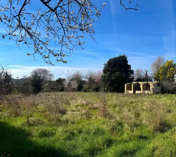 Investicijska prilika: 2 parcele u T2 zoni, 400 m od mora - cover