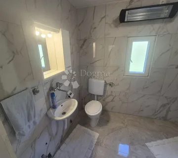 Renovirana duplex kuća sa pomoćnim objektom u Sv. Križ Začretju - cover
