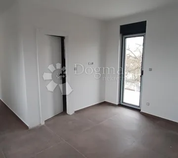 LUKSUZAN STAN OSIJEK-RETFALA!! - cover