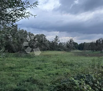 GRAĐEVINSKO ZEMLJIŠTE LIČKI OSIK UZ VODU 4640 m2 - cover