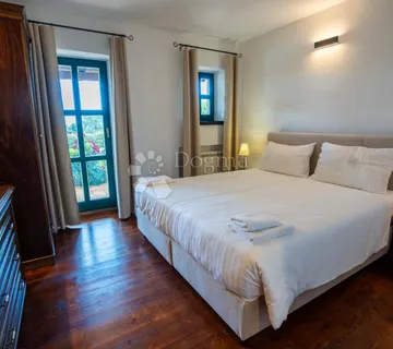 JEDNA OD 10 VILA-KOMPLEKSA-HERAKI-POREČ  - cover