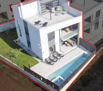 Umag, prekrasna i moderna vila 400 metara od mora - cover