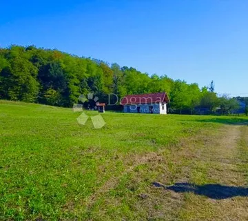 Impresivna građevna parcela na divnoj lokaciji! 22.000 m2 i izvor vode - cover