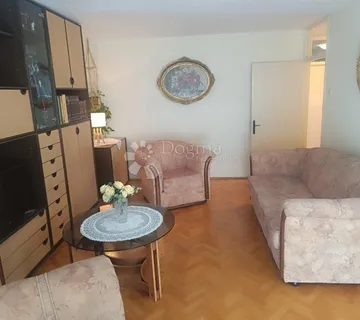 ŠIBENIK - trosoban stan u centru - cover