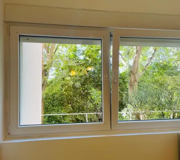 MALI STAN NA SUPER LOKACIJI - cover