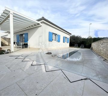 NOVIGRAD, VILA SA BAZENOM - cover
