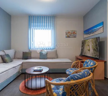 PREDIVNA NOVOGRADNJA SA POGLEDOM NA VELEBIT - cover