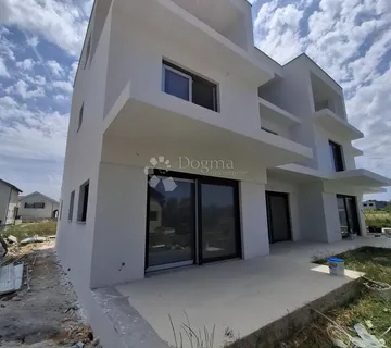 Kuća u nizu- novogradnja - cover