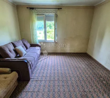 Povoljna kuća s velikim dvorištem – prilika! - cover