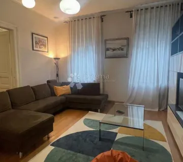 Prostrani građanski stan u centru Zagreba za prodaju - cover