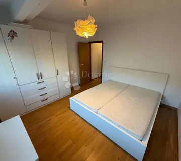 3soban stan na Horvaćanskoj, Srednjaci (Adaptiran) - cover