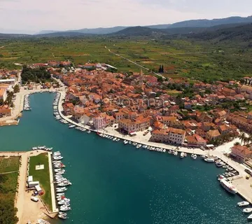 GRAĐEVINSKO ZEMLJIŠTE STARI GRAD HVAR - cover