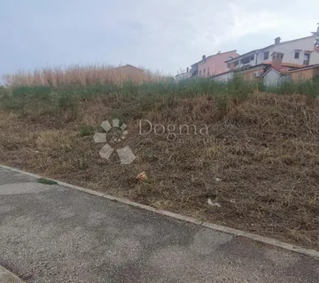 Građevinsko zemljište na Velom Vrhu: Idealno za zgradu ili obiteljsku kuću!" - cover