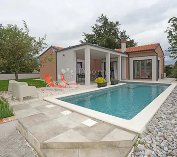 Moderna prizemnica s bazenom i potpunom privatnošću u zelenilu! Novogradnja spremna za useljenje! - cover