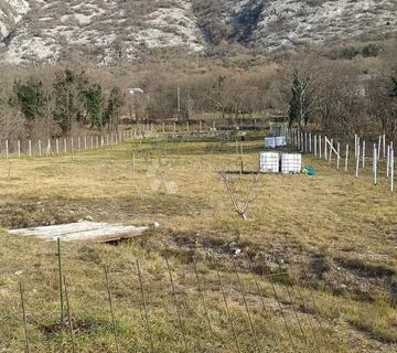 Prekrasno poljoprivredno zemljište - cover