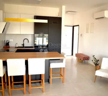 Trogir: Penthouse s bazenom, jacuzzi, pogled na more - cover