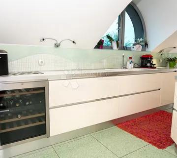 Stambeno - poslovna zgrada u centru Varaždina - cover