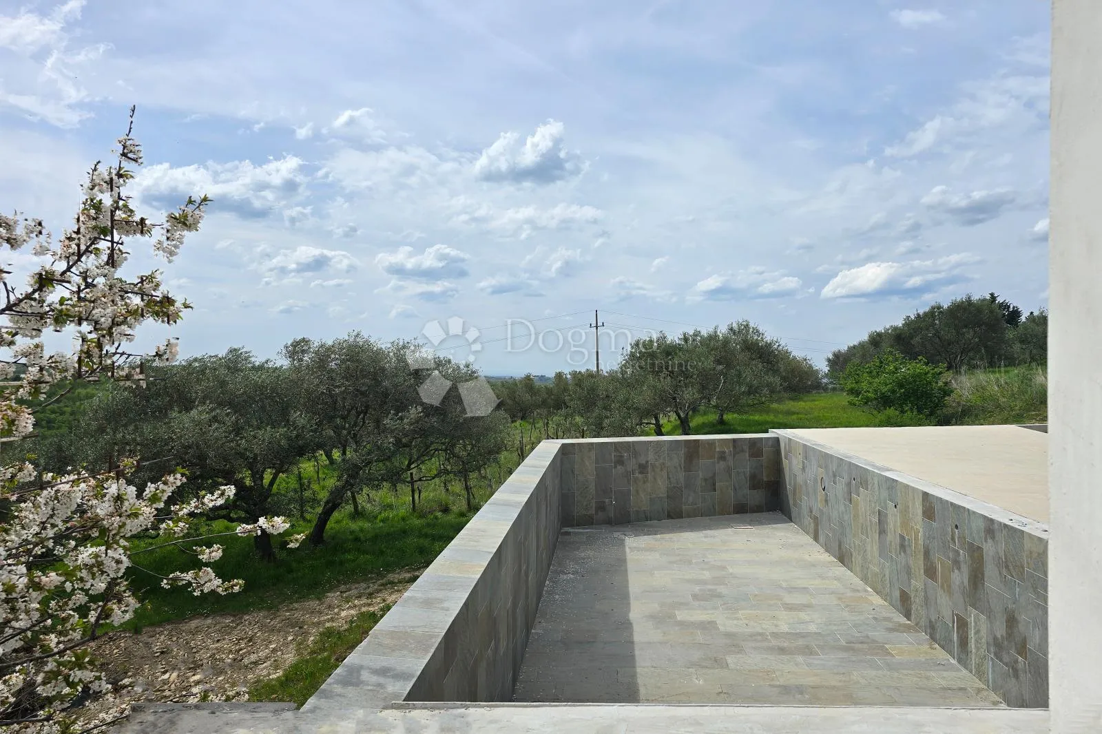 Istarska vila s panoramskim otvorenim pogledom prema moru - cover