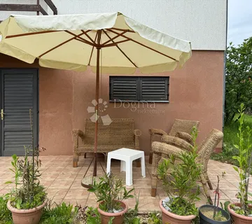 Šarmantna kuća s panoramskim pogledom u Beretincu - cover