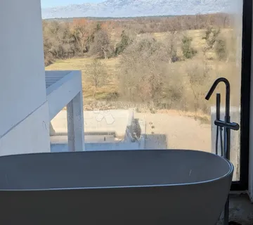 Luksuzna kuća s bazenom - cover