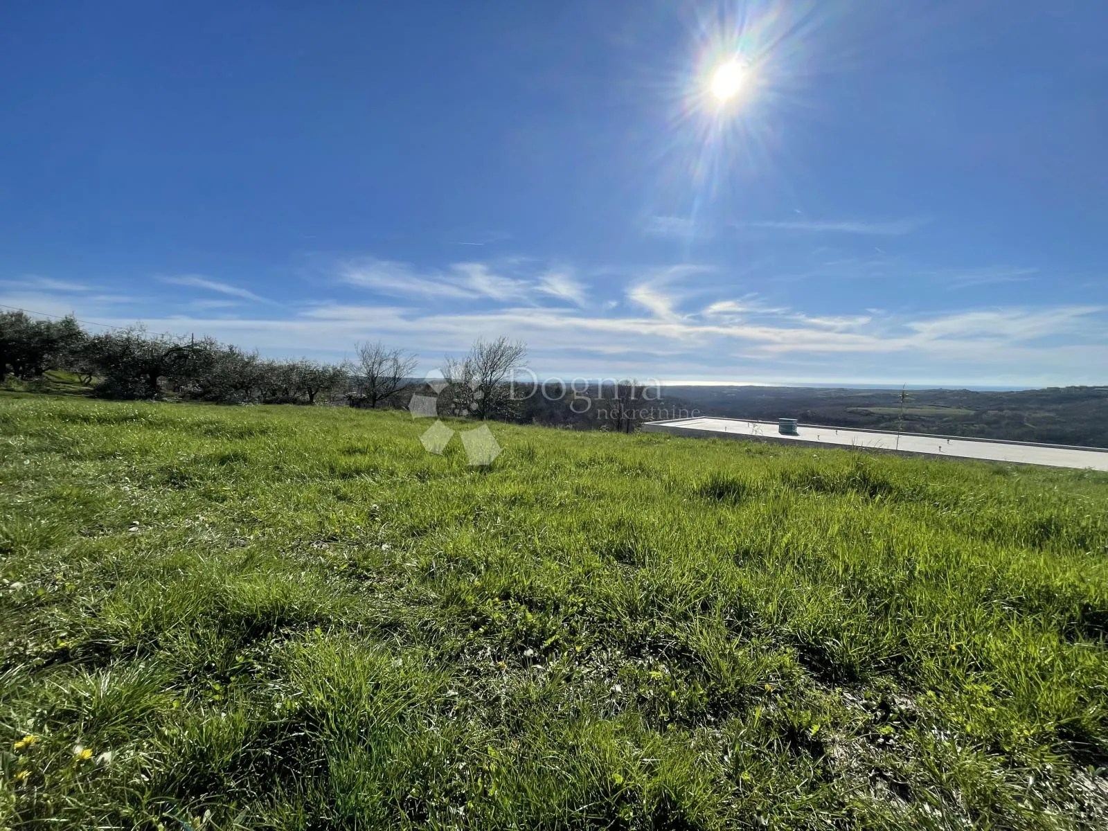 ZEMLJIŠTE SA PANORAMSKIM POGLEDOM I PROJEKTOM - cover