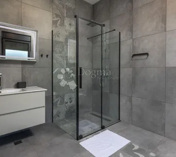 Svetvinčenat, veličanstvena vila sa pogledom na more - cover